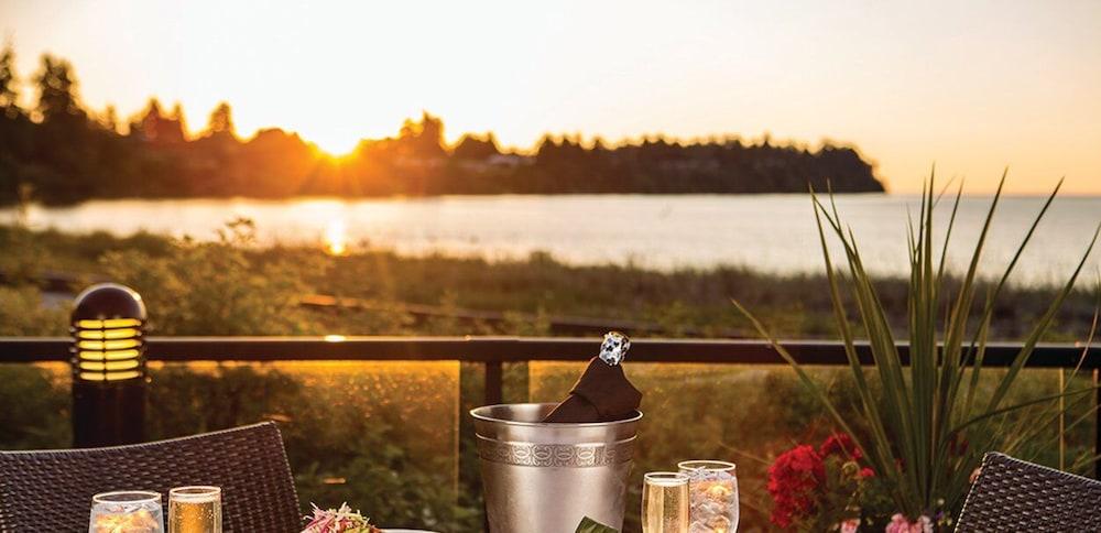 The Club — Bellstar & 4* Parksville